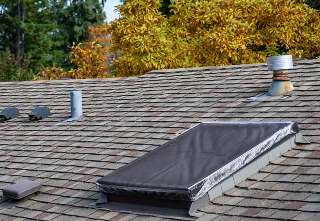 6 Signs It's Time to Seek Local Roofers 6 signs to seek local roofers